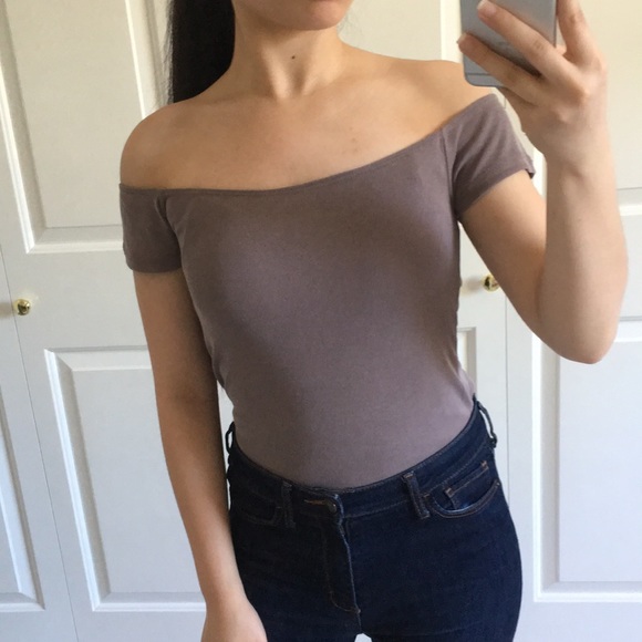 DELANEY - Off The Shoulder Ribbed Top - Picture 3 of 8